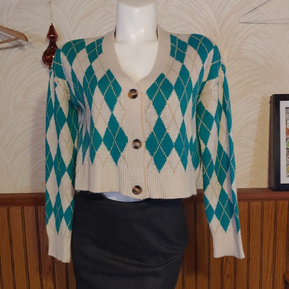 Stylish Argyle Cardigan in Cream and Green